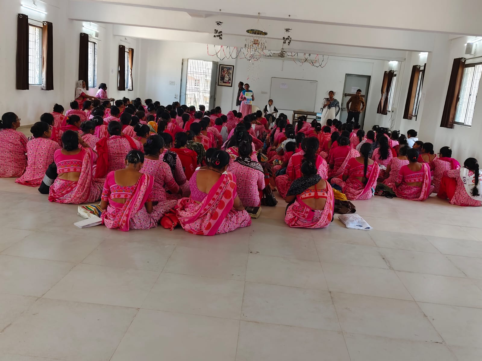ઊંઝા ખાતે આંગણવાડી કાર્યકર બહેનોને આધારશિલા તાલીમ અપાઈ