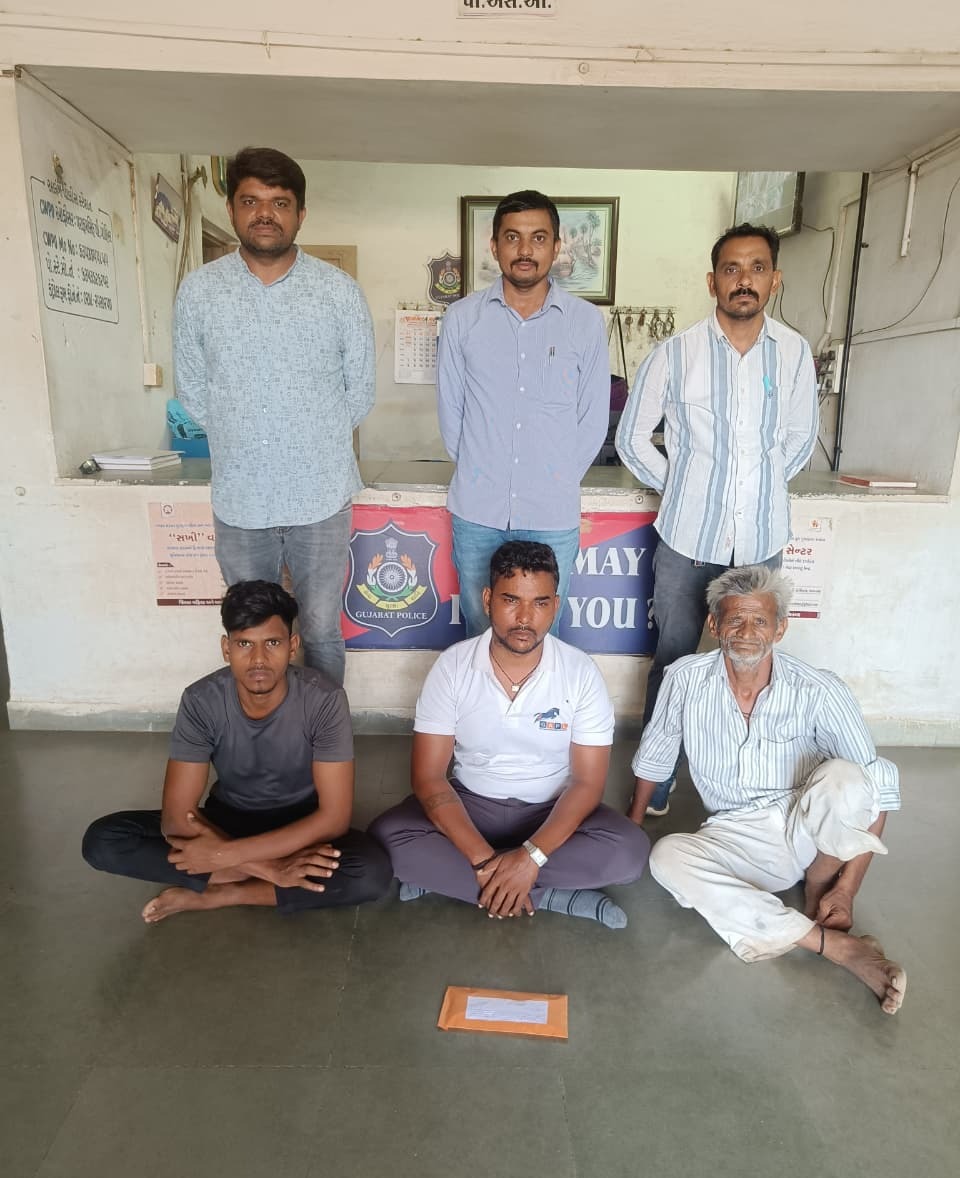 અલંગ યાર્ડમાં જુગાર પર LCBનો દરોડો: ₹12,440 સાથે ત્રણ ઝડપાયા