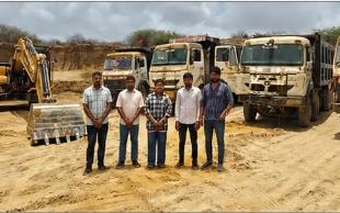 અબડાસા તાલુકામાં ગેરકાયદેસર માટી ખનન સામે તંત્રની તવાઈ: ૪ ડમ્પર અને ૨ એક્સકેવેટર જપ્ત